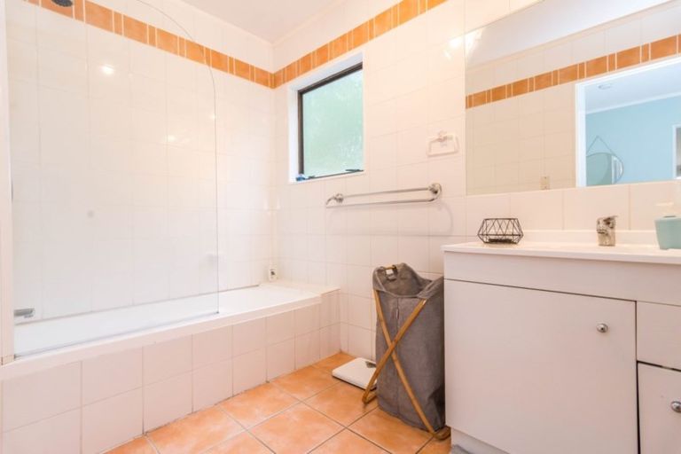 Photo of property in 704 South Titirangi Road, Titirangi, Auckland, 0604