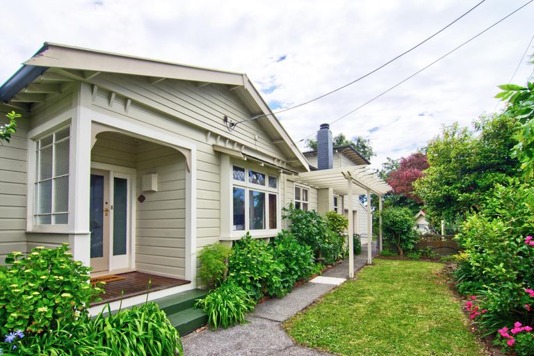 Photo of property in 16 Victoria Street, Carterton, 5713