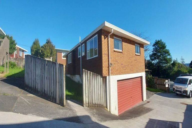 Photo of property in 187 Edmonton Road, Te Atatu South, Auckland, 0610