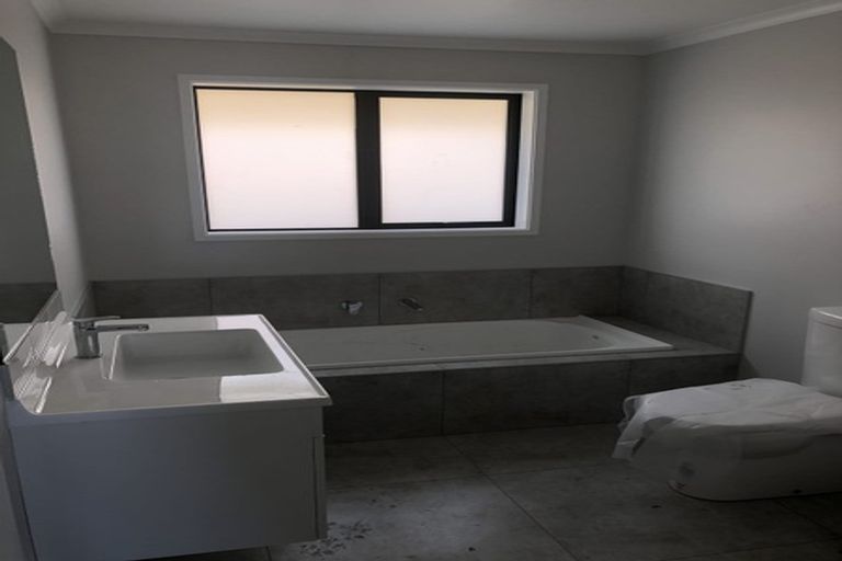 Photo of property in 22 Walter Lawry Road, Paerata, Pukekohe, 2124