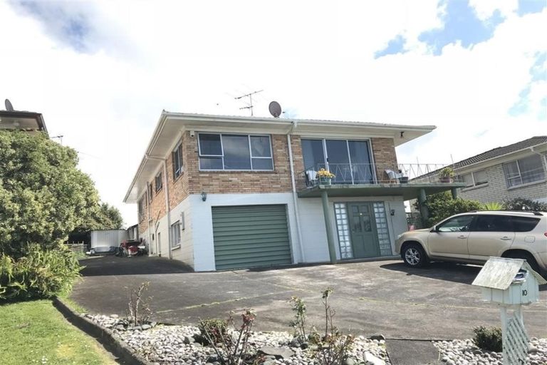 Photo of property in 10 Bodi Place, Te Atatu South, Auckland, 0610