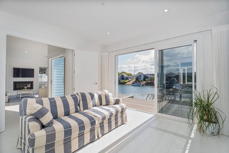 Photo of property in 17 Waitotara Way, Whitianga, 3510