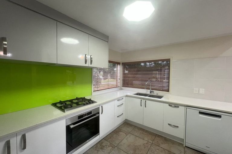 Photo of property in 8 Sanctuary Point, Sunnyhills, Auckland, 2010