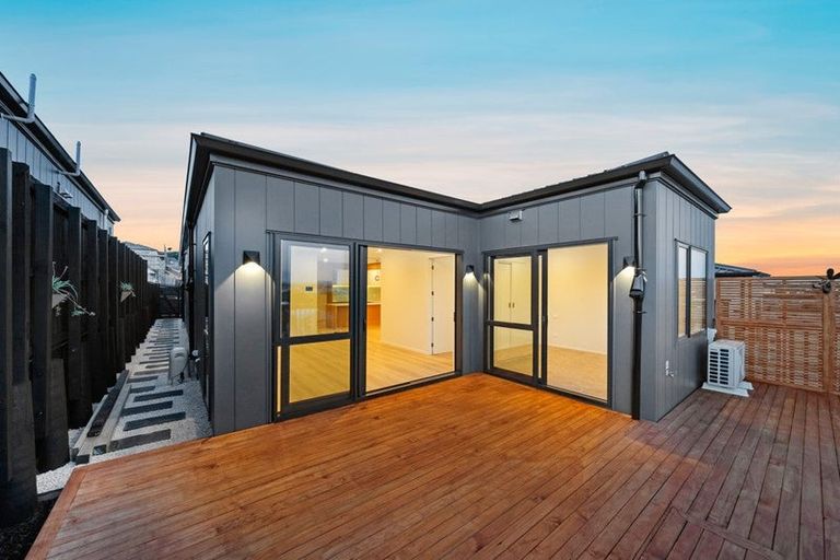 Photo of property in 4 Moko Road, Orewa, 0931