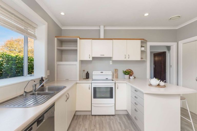 Photo of property in 76 Sylvan Street, Hillmorton, Christchurch, 8024