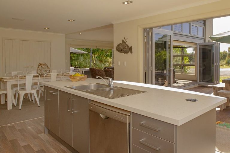 Photo of property in 9 Taunui Place, Cooks Beach, Whitianga, 3591