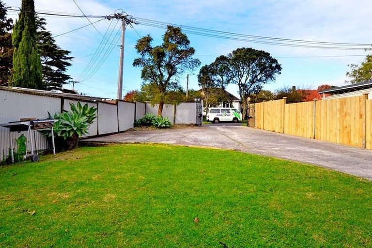 Photo of property in 17 Fraser Road, Narrow Neck, Auckland, 0624