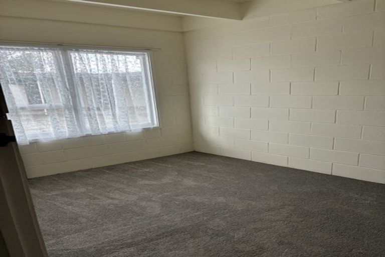 Photo of property in 13 Coburg Street, Henderson, Auckland, 0612