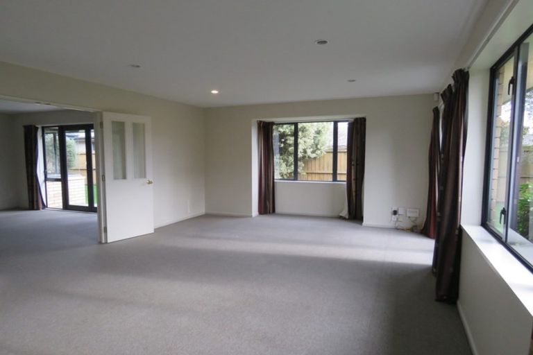 Photo of property in 6 Sheraton Place, Redwood, Christchurch, 8051