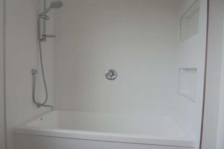 Photo of property in 25 Putnam Street, Northland, Wellington, 6012