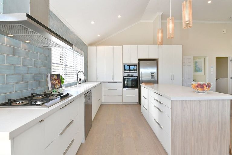 Photo of property in 100 Whangaparaoa Road, Red Beach, 0932