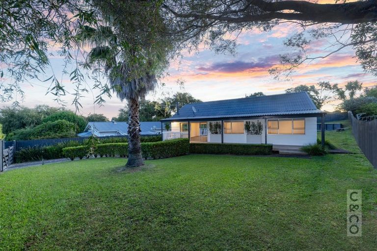 Photo of property in 28 Great North Road, Riverhead, 0820