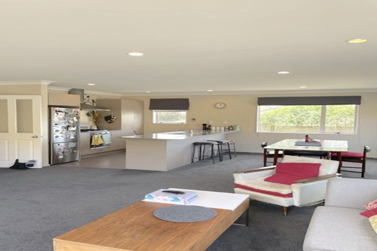 Photo of property in 5 Gifford Grove, Churton Park, Wellington, 6037