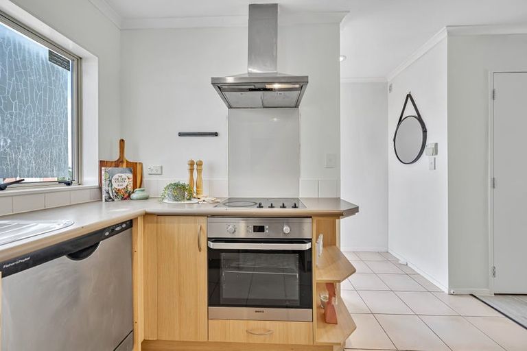 Photo of property in 4 Brashier Circle, Sunnyvale, Auckland, 0612