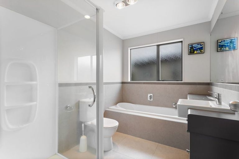 Photo of property in 28 Riviera Drive, Flat Bush, Auckland, 2019