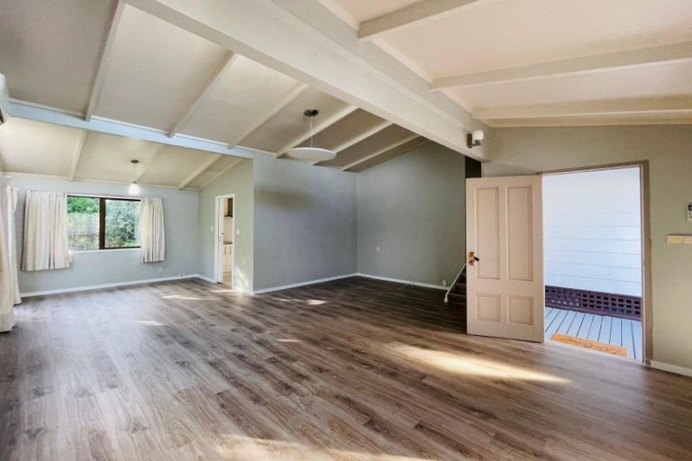 Photo of property in 30 Mannering Place, Hillcrest, Auckland, 0627