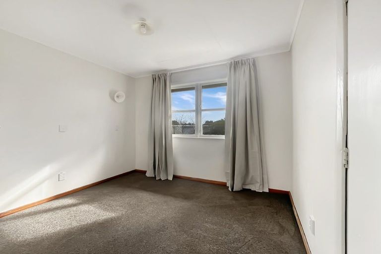 Photo of property in 10 Somerset Crescent, Highbury, Palmerston North, 4412