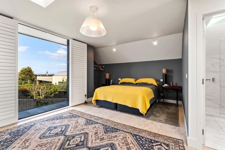 Photo of property in 15 Wrybill Way, Point Wells, 0986