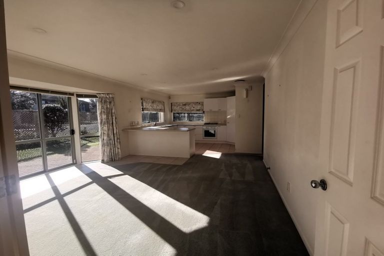 Photo of property in 6 Longford Park Drive, Takanini, 2112