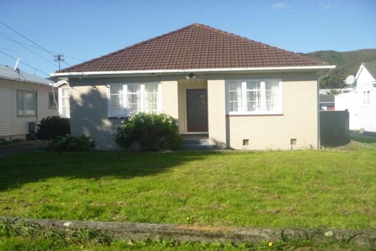Photo of property in 6 Raymond Terrace, Fairfield, Lower Hutt, 5011