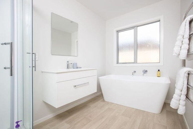 Photo of property in 18 Tarata Grove, Lansdowne, Masterton, 5810