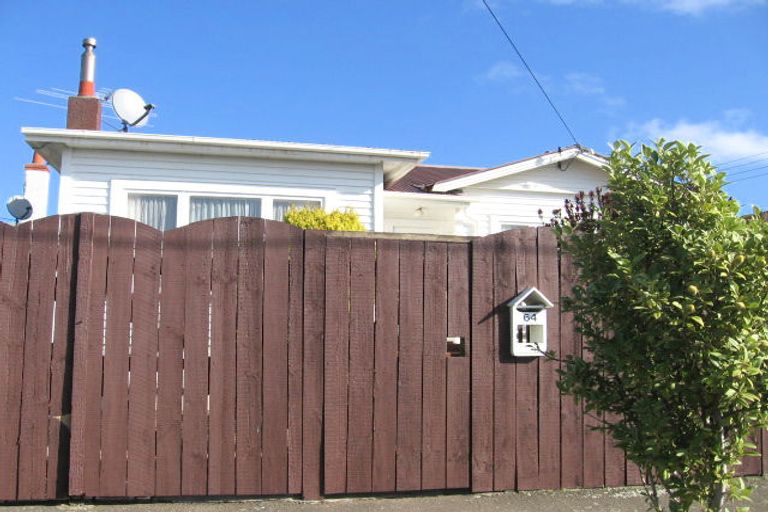 Photo of property in 64 Endeavour Street, Lyall Bay, Wellington, 6022