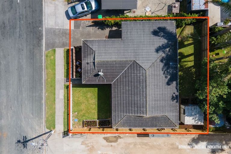 Photo of property in 2/18 Gloria Avenue, Te Atatu Peninsula, Auckland, 0610