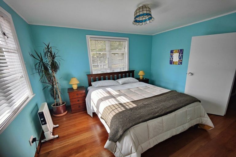 Photo of property in 17 Boyd Grove, Naenae, Lower Hutt, 5011