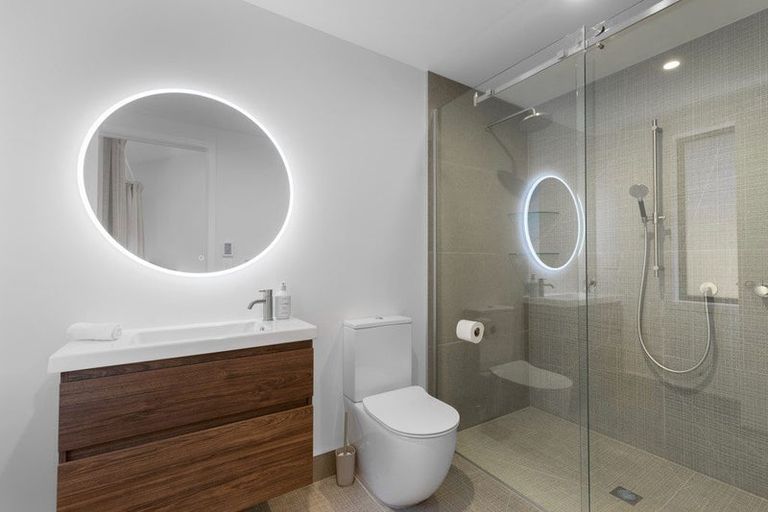 Photo of property in 32 Plough Street, Jacks Point, 9371