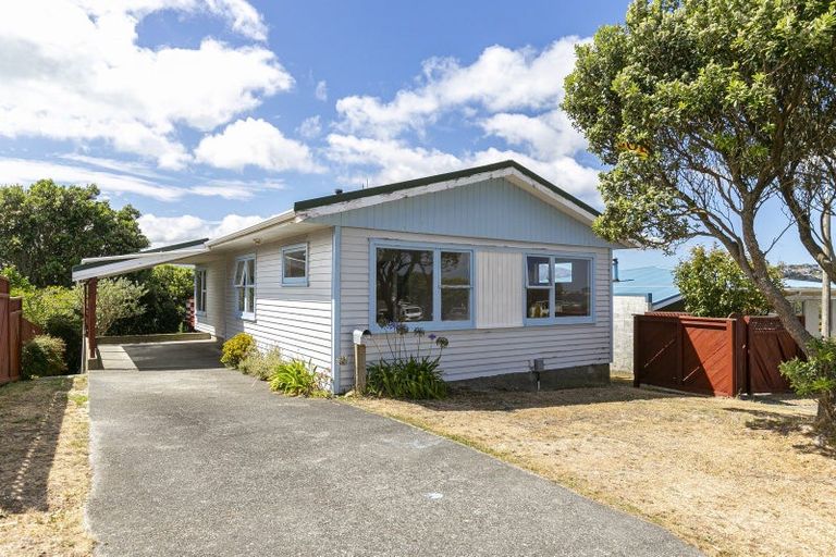 Photo of property in 26 Waiwera Crescent, Maupuia, Wellington, 6022