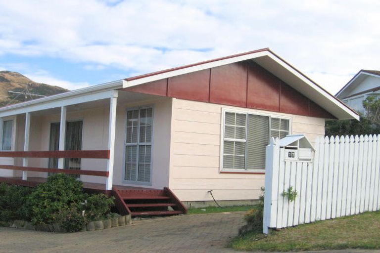 Photo of property in 17 Frobisher Street, Island Bay, Wellington, 6023