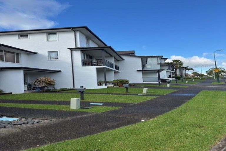 Photo of property in 5 Opito Way, East Tamaki, Auckland, 2013