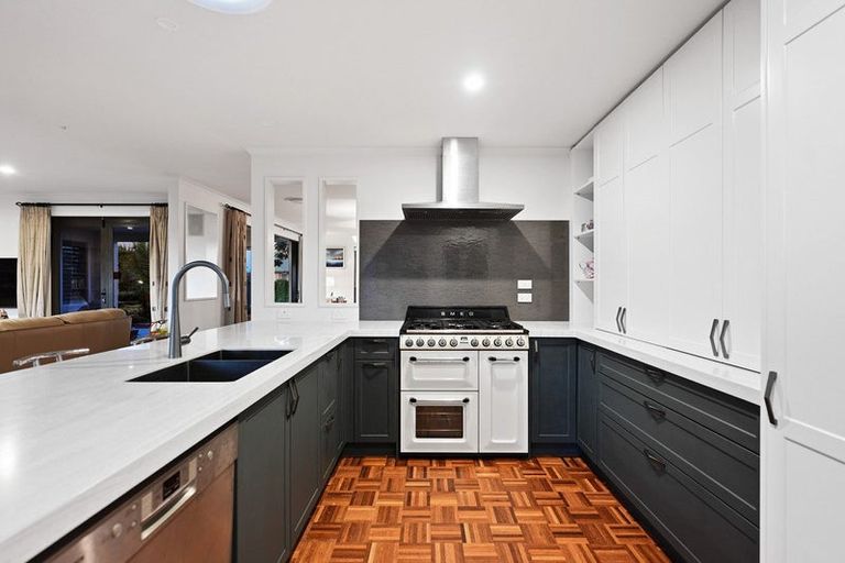 Photo of property in 2 Sovereign Place, Rototuna North, Hamilton, 3210