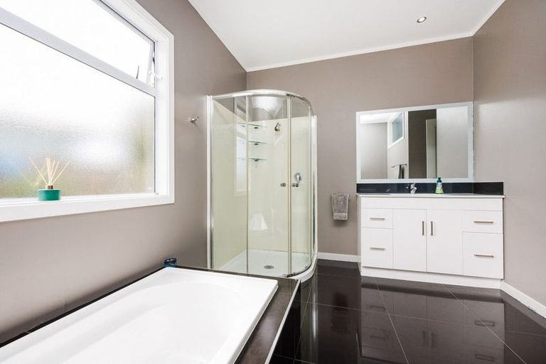 Photo of property in 3 Medway Street, Rongotea, 4476