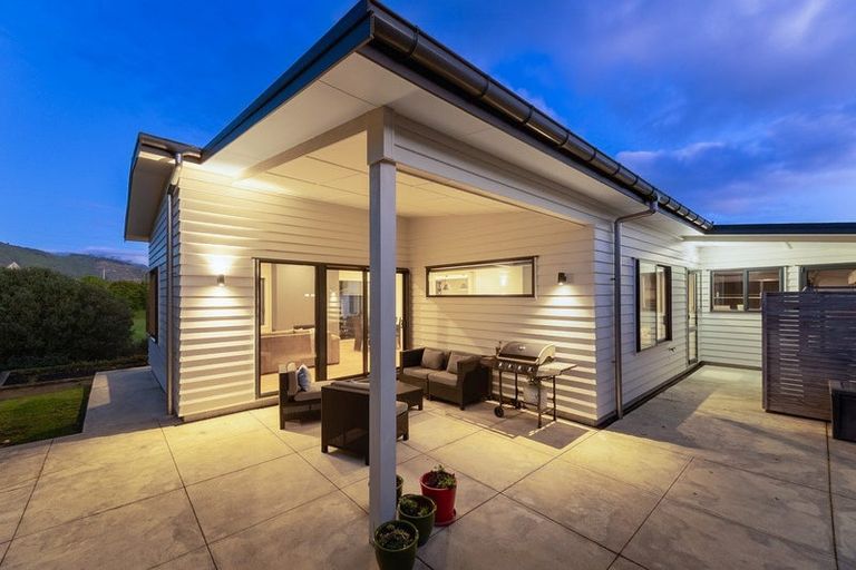 Photo of property in 21 Ferndale Drive, Waikanae, 5036