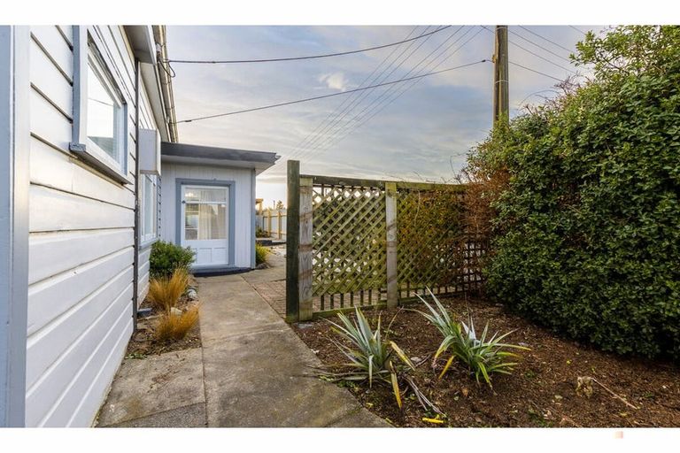 Photo of property in 12 Rhodes Street, Waimate, 7924