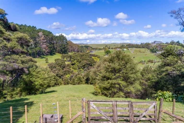 Photo of property in 1310 Old North Road, Helensville, 0875