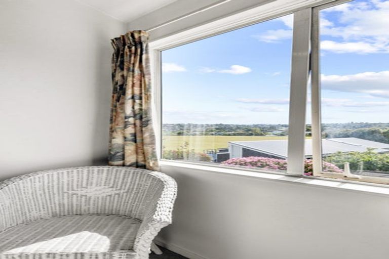 Photo of property in 1/46 Blakeborough Drive, Forrest Hill, Auckland, 0620