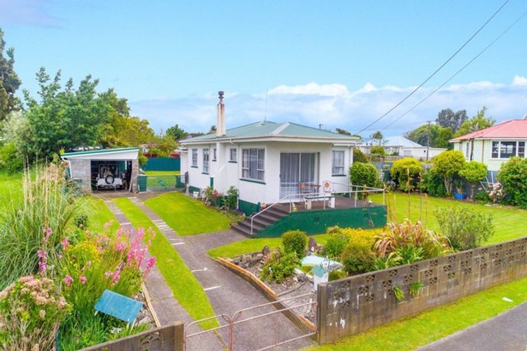 Photo of property in 24 Brassey Street, Waverley, 4510