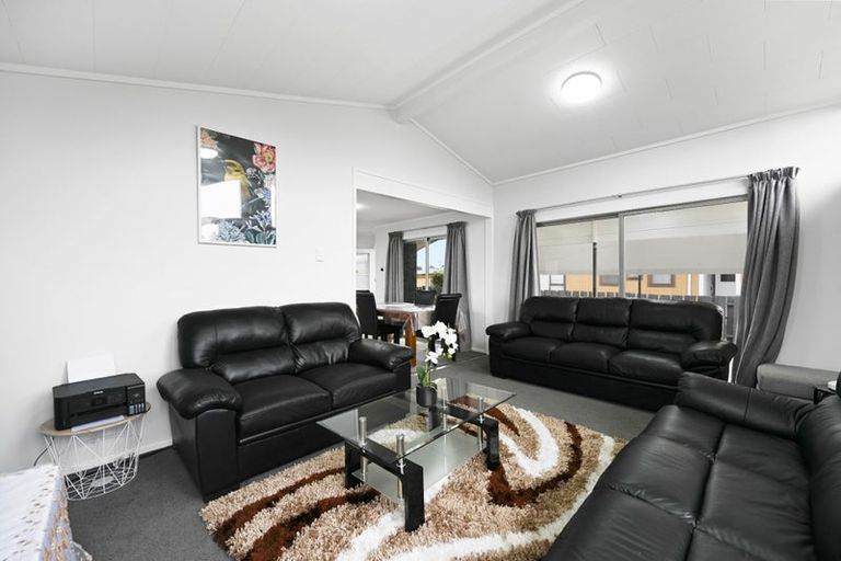 Photo of property in 10 Bremridge Place, Melville, Hamilton, 3206