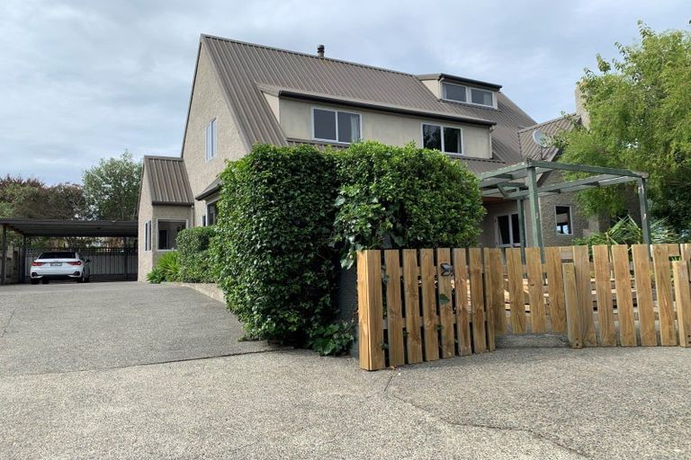 Photo of property in 14 Busby Hill, Havelock North, 4130