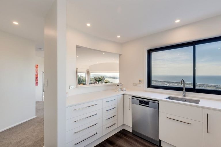 Photo of property in 4 Gardenhill Lane, Redcliffs, Christchurch, 8081