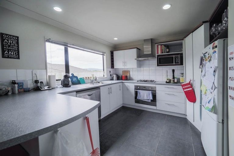 Photo of property in 33 Staithes Drive North, Whitby, Porirua, 5024
