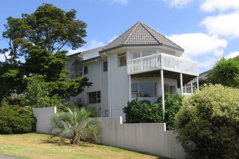 Photo of property in 1/8 Braemar Road, Castor Bay, Auckland, 0620