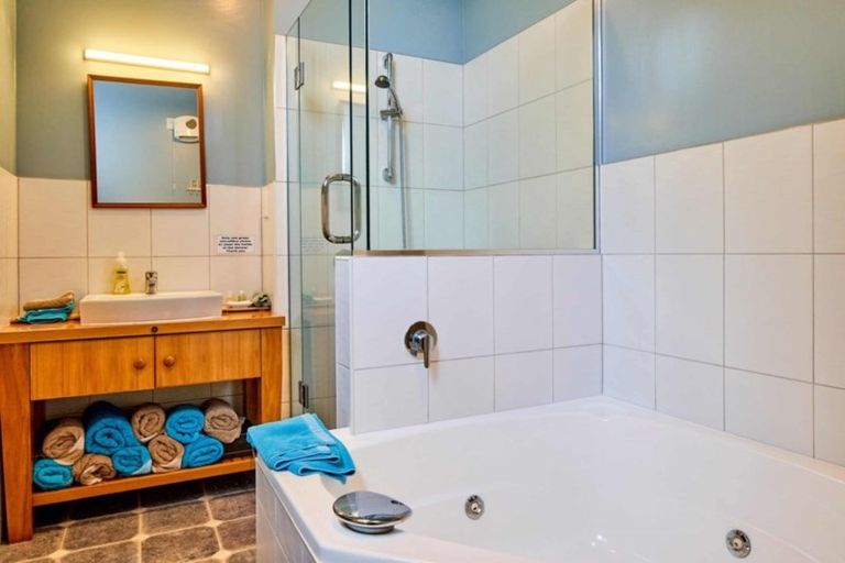 Photo of property in 296 Oriental Parade, Oriental Bay, Wellington, 6011