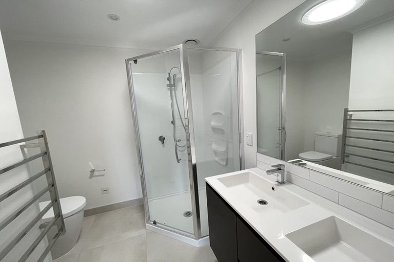 Photo of property in 58 Hobsonville Point Road, Hobsonville, Auckland, 0616