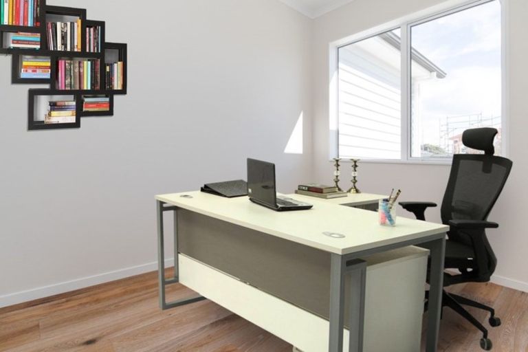 Photo of property in 8 Franheim Crescent, Orewa, 0931