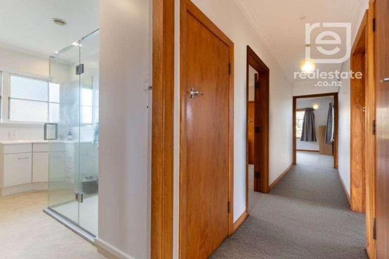 Photo of property in 11 Aberdeen Avenue, Takaro, Palmerston North, 4412