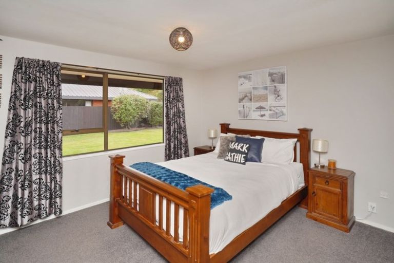 Photo of property in 64 Anglesea Avenue, Parklands, Christchurch, 8083