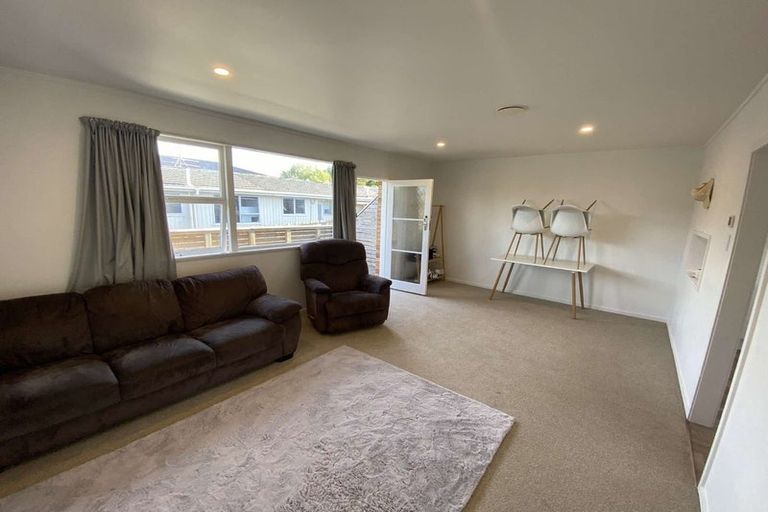 Photo of property in 2/74 Portage Road, New Lynn, Auckland, 0600